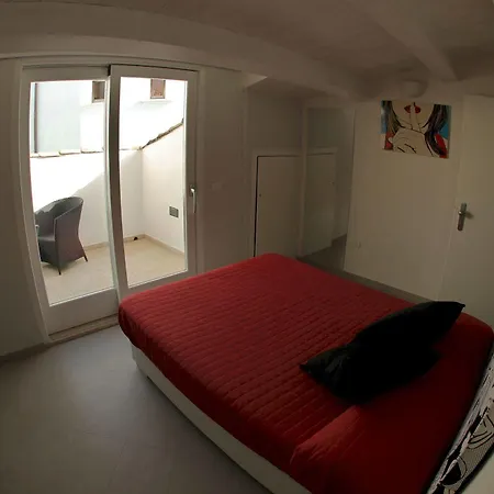 Edificio 15 House Elite